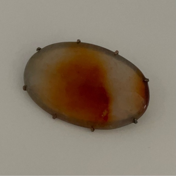 Vintage Yellow Gold Agate Oval Brooch